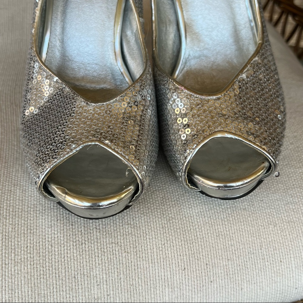 Charlotte Russe Silver Sequin Peep Toe Pumps Heels 7 - Picture 9 of 10
